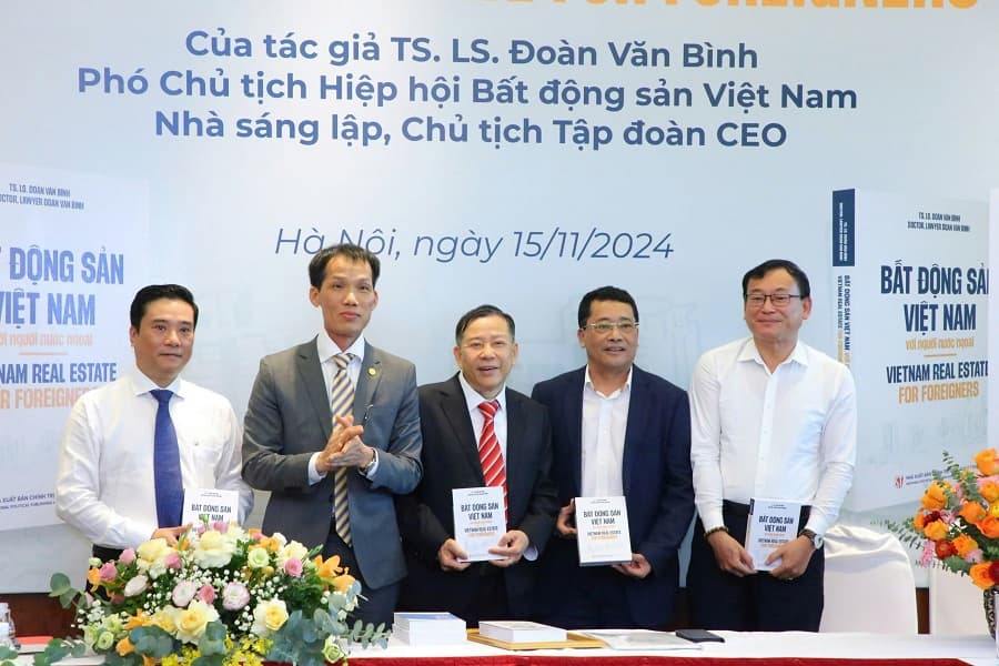 Dr. Lawyer Doan Van Binh introduces the book “Vietnam Real Estate For Foreigners”
