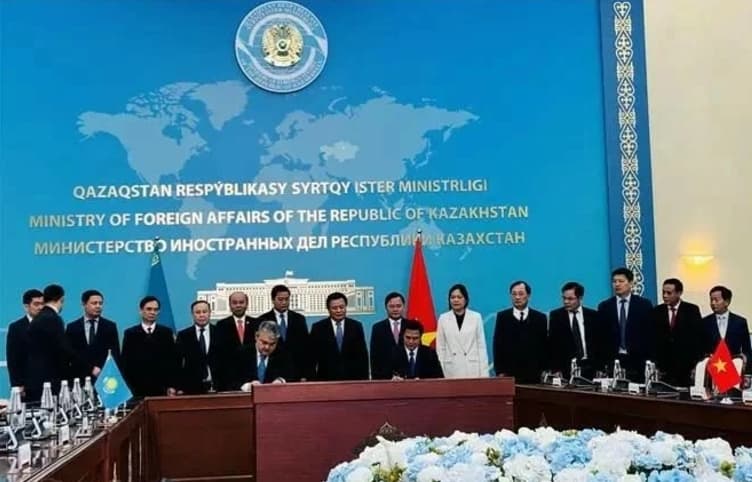 Bac Ninh, East Kazakhstan further promote cultural and tourism exchanges