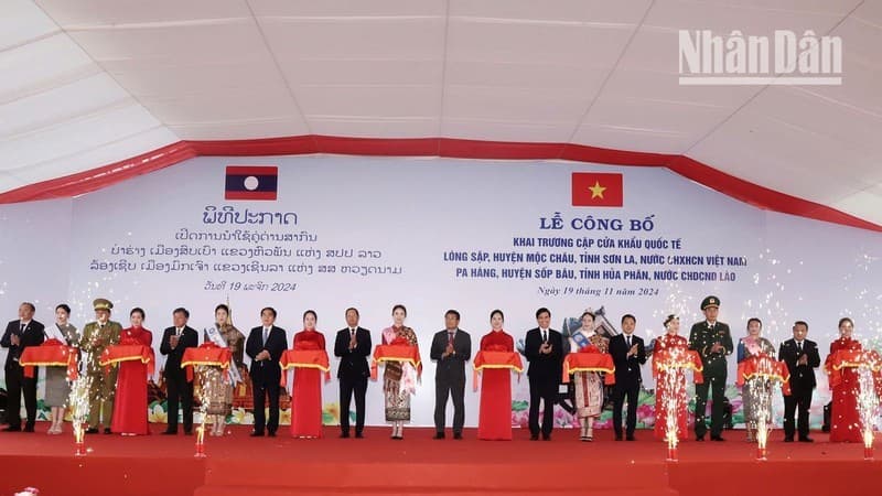 Long Sap–Pa Hang int'l border gate pair opens