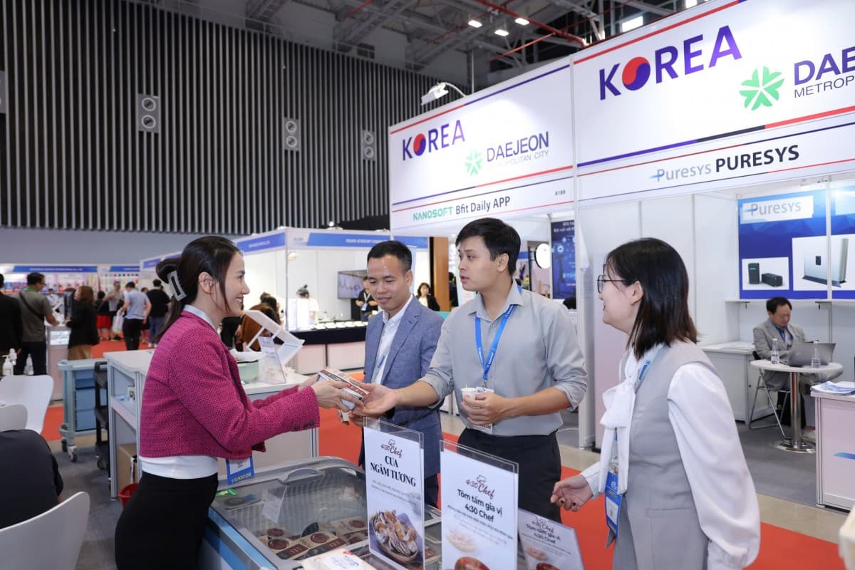 Promoting business cooperation and market expansion