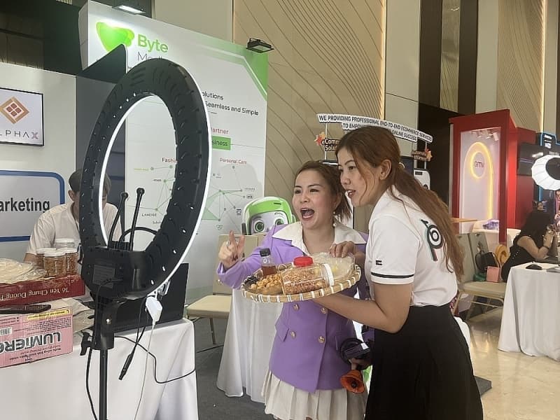 The way for Vietnamese goods in the e-commerce race