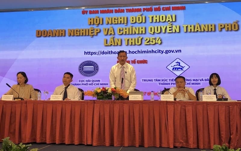 Ho Chi Minh City Customs answered over 30 customs procedure questions for businesses