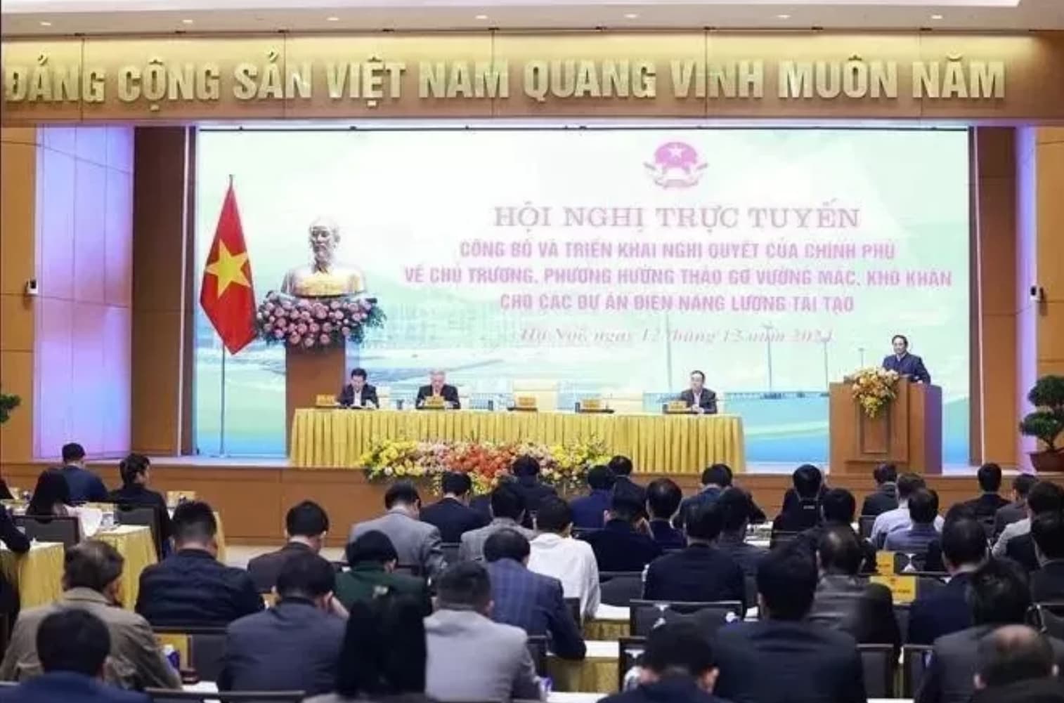 PM Pham Minh Chinh orders swift resolution of challenges for renewable energy projects