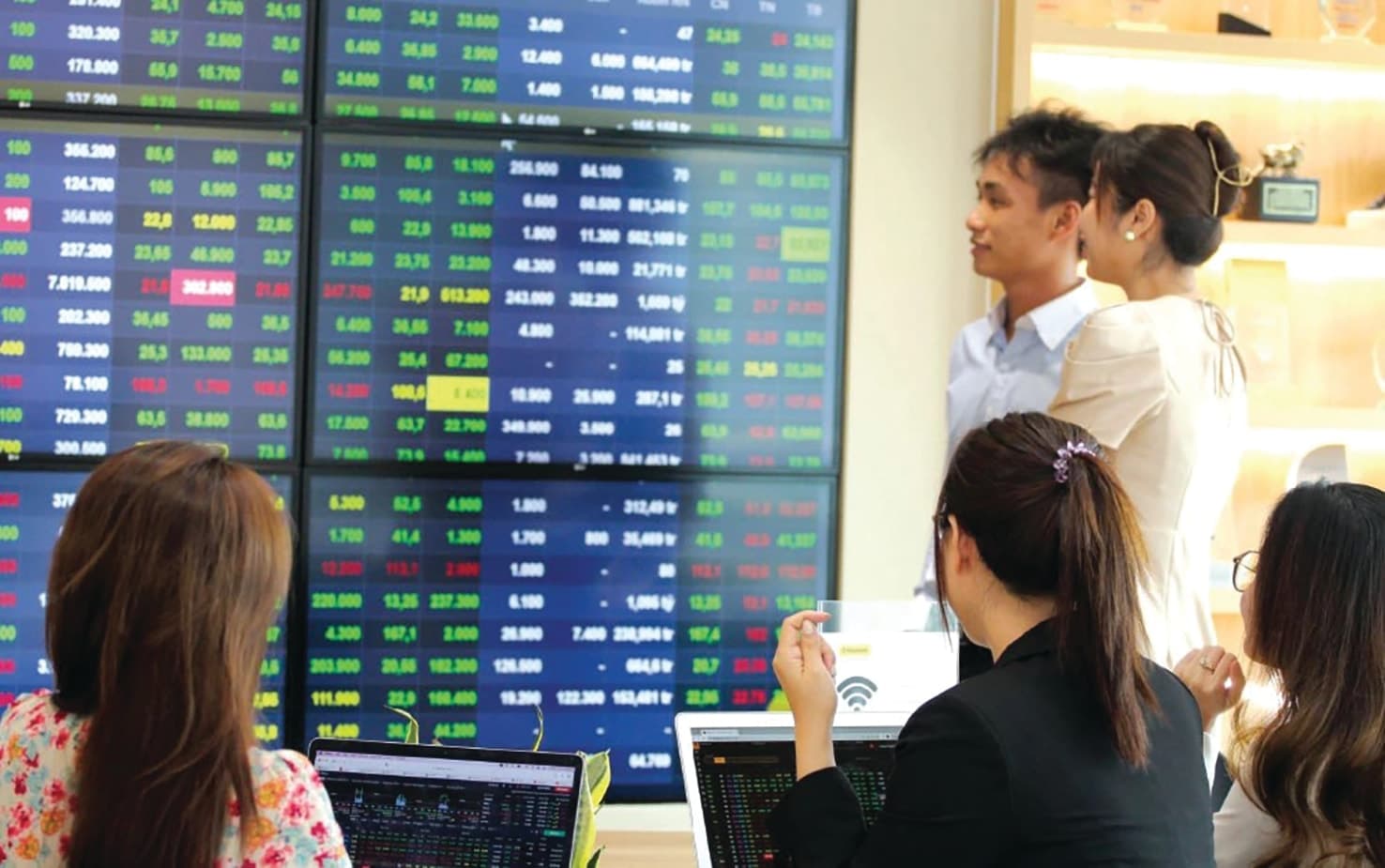 VN-Index might continue its upward sideways trend
