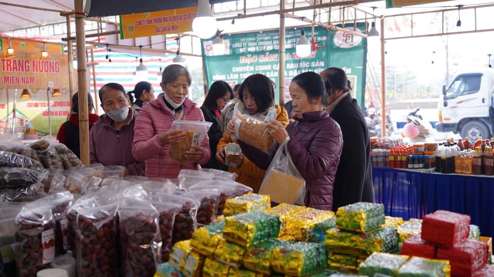 OCOP and agricultural products promotion week underway in Hanoi suburb