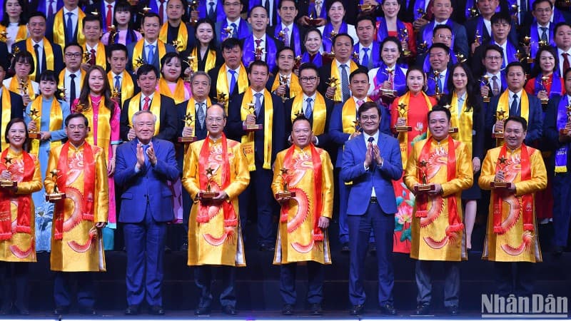Best Vietnamese firms honoured with Gold Star Award 2024