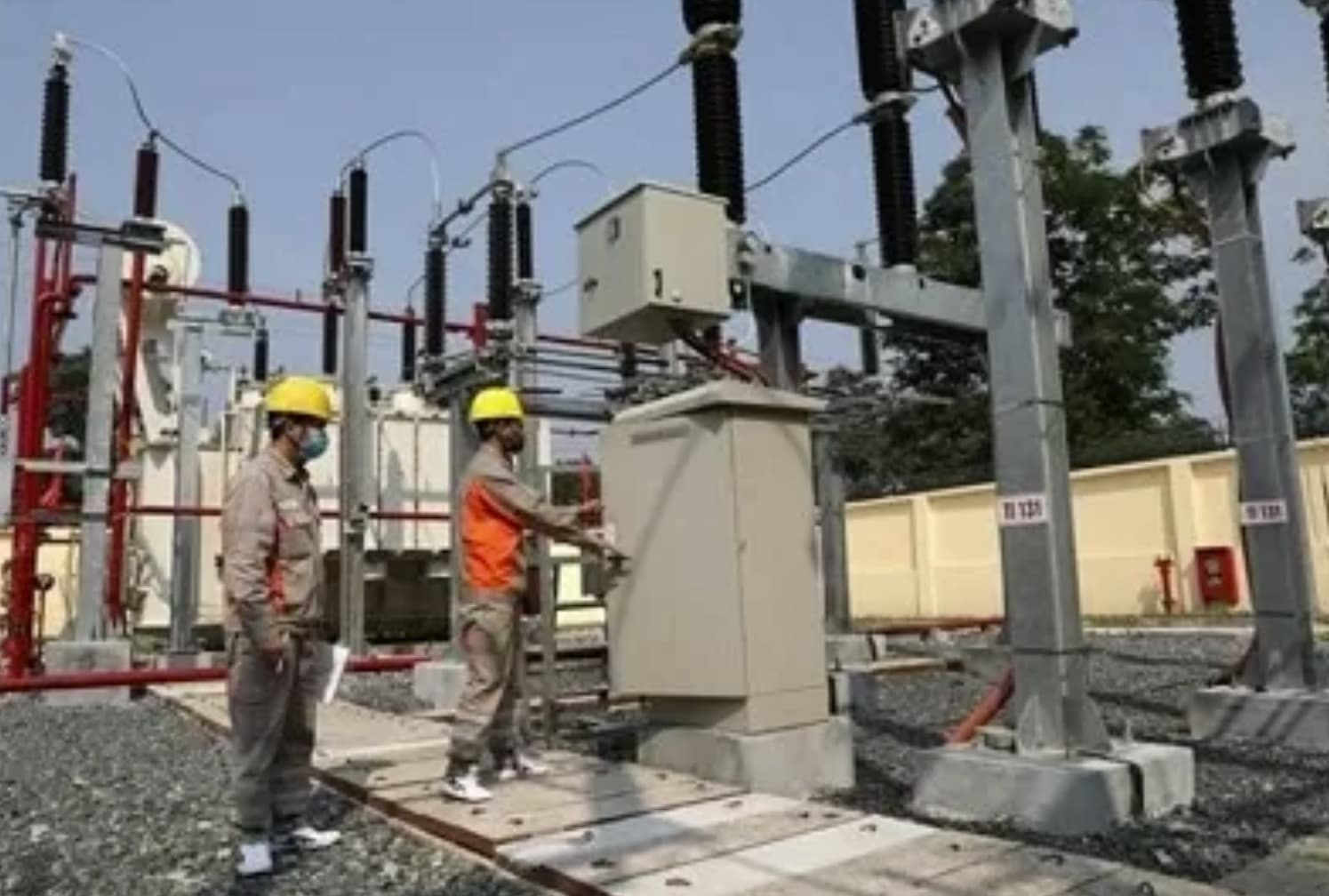 Ministry of Industry and Trade targets 347.5 billion kWh of electricity production, imports in 2025