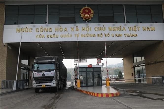 Trade though Lao Cai border gate reaches 1.6 million USD on 2025's first day