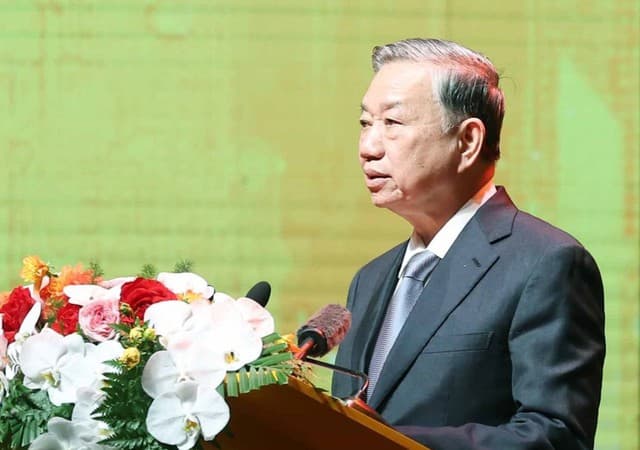 Digital transformation-urgent requirement for Viet Nam to narrow development gap: Party chief