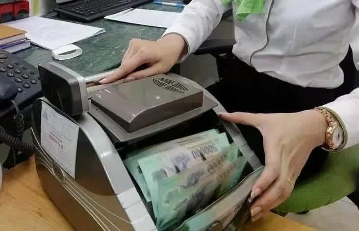 Reference exchange rate for the US dollar at 24,328 VND/USD on January 23, down 4 VND
