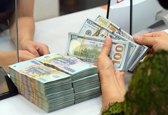Remittances to HCM City surge ahead of Tet