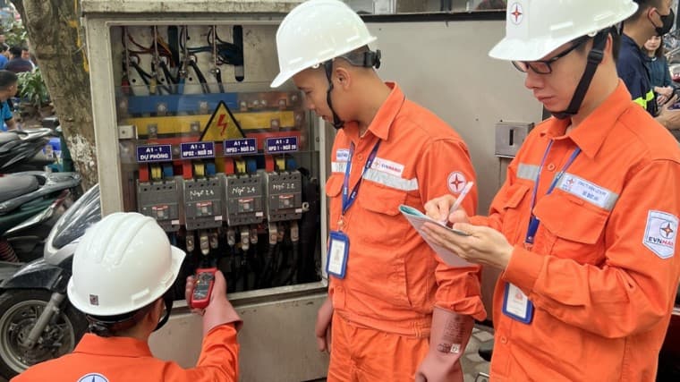 Vietnam ensures power and fuel supply during Tet