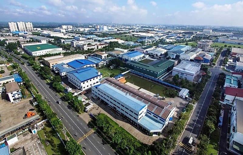 Firms operate throughout nine-day Tet holiday to meet export orders