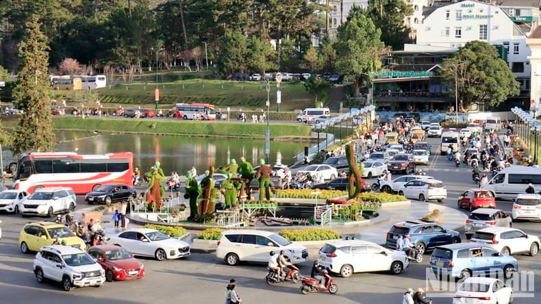 Vietnam's tourism sector records strong growth during Lunar New Year holiday