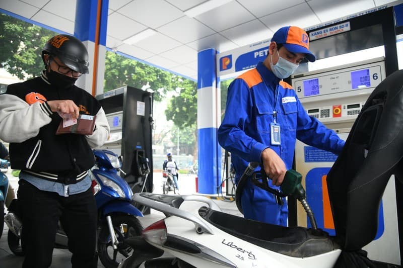 Retail petrol prices adjusted slightly on February 6