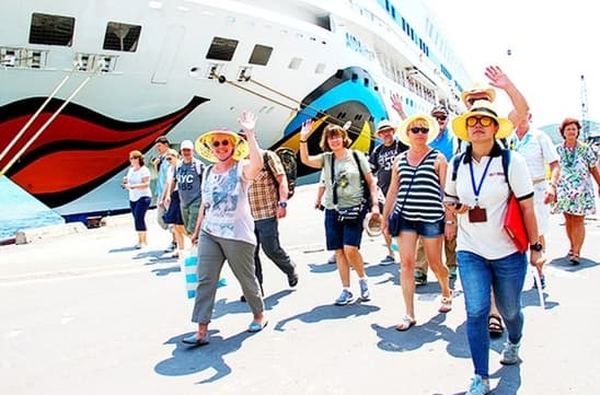 Viet Nam Waives Visas for Tourists from Poland, Czech Republic, Switzerland from March