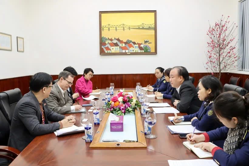 Vietnam, US tackle counterfeit Sunview-branded raisins