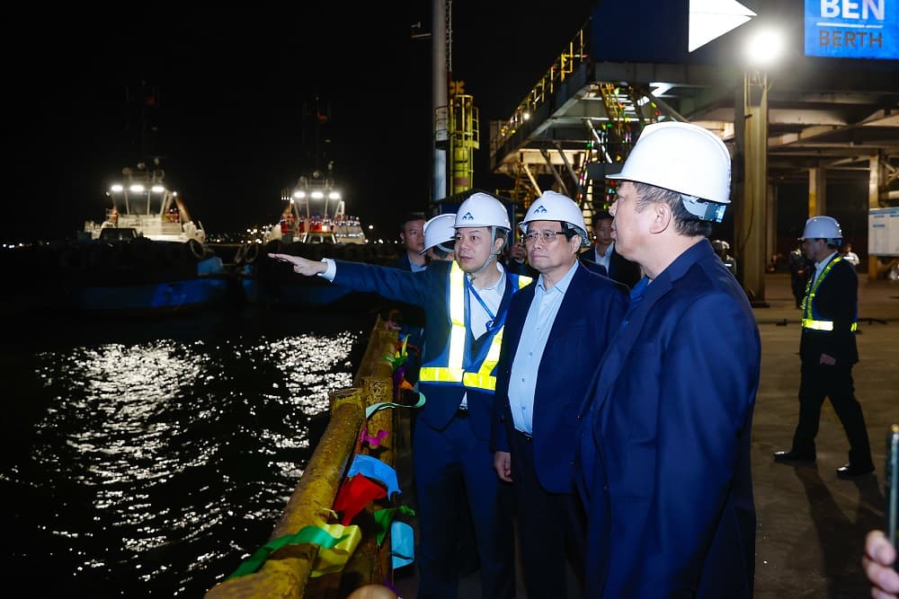 PM visits domestic firms joining high-speed rail project
