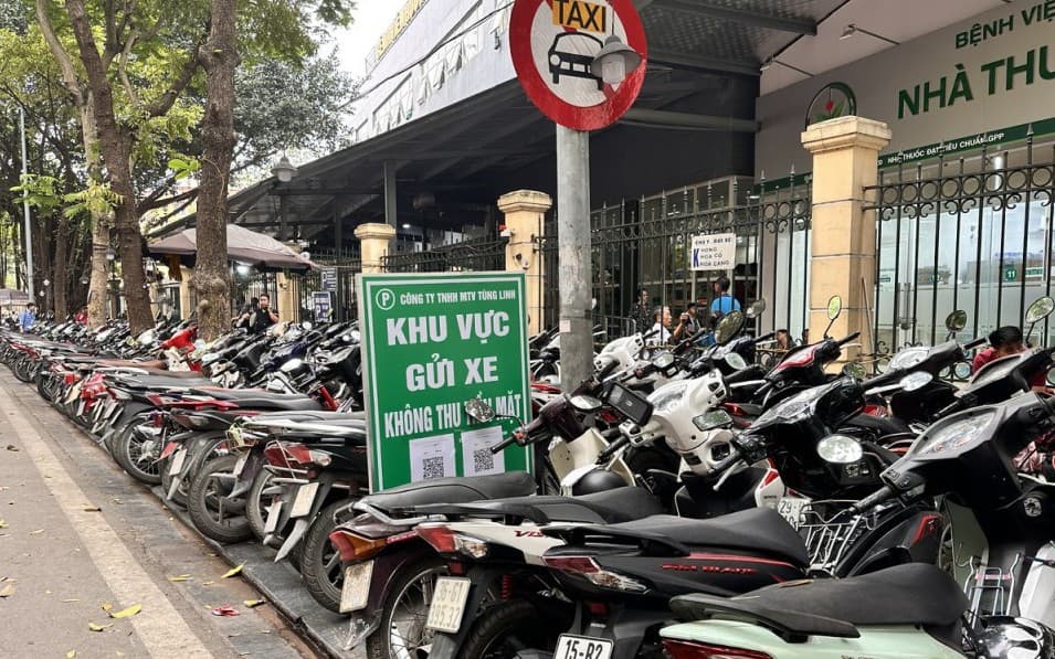 Hanoi expands cashless parking pilot program