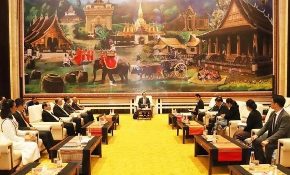 Vietnam strengthens business and investment ties in Laos