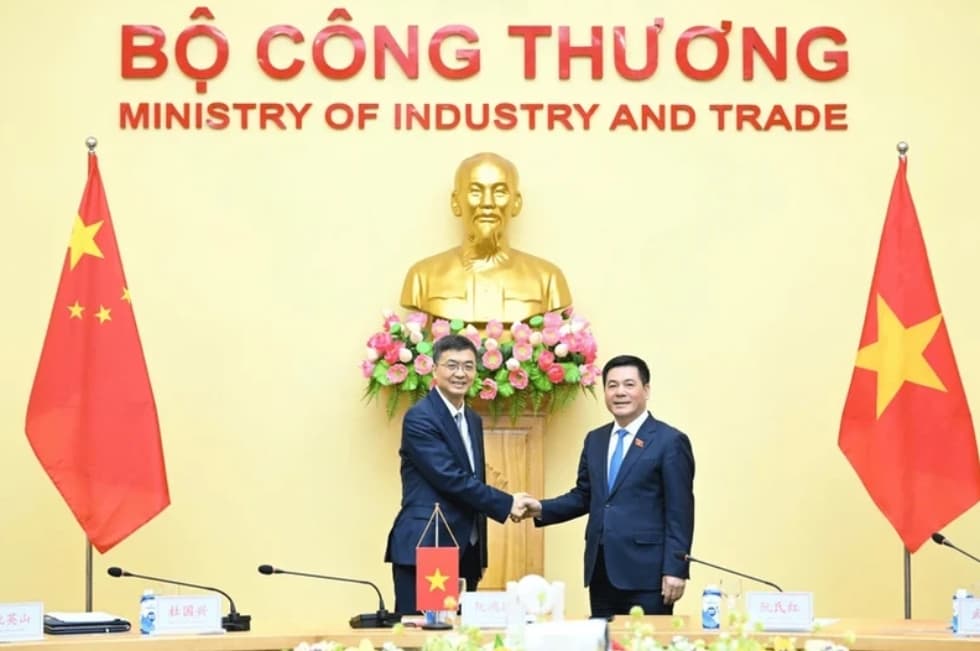 Trade sector signs two cooperation agreements with China's Guangxi