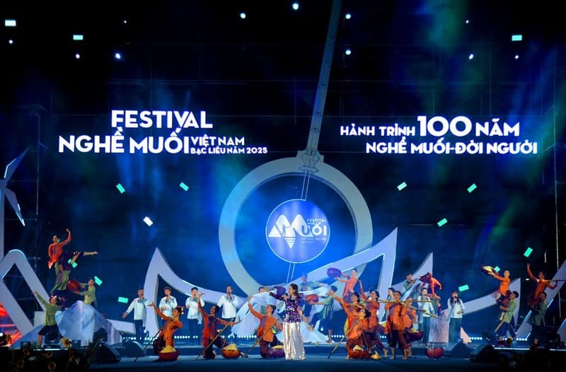 Bac Lieu: Festival honours traditional salt making craft