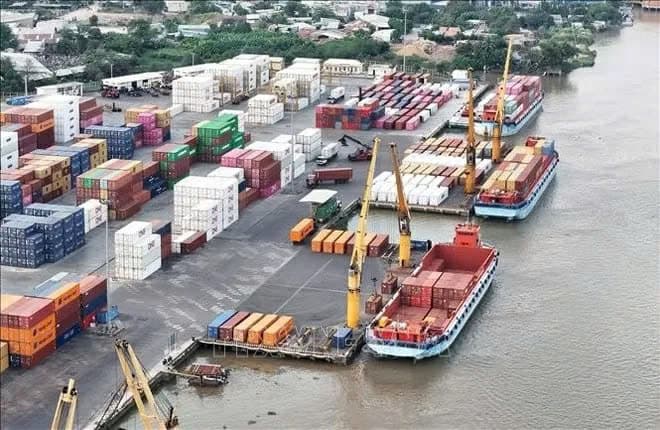 Vietnam aims for 454 billion USD export revenue in 2025: Ministry of Industry and Trade
