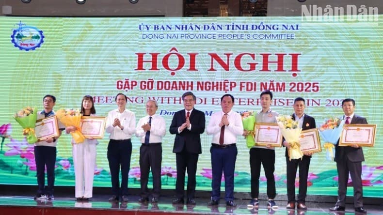 Dong Nai leaders hold dialogue with FDI enterprises