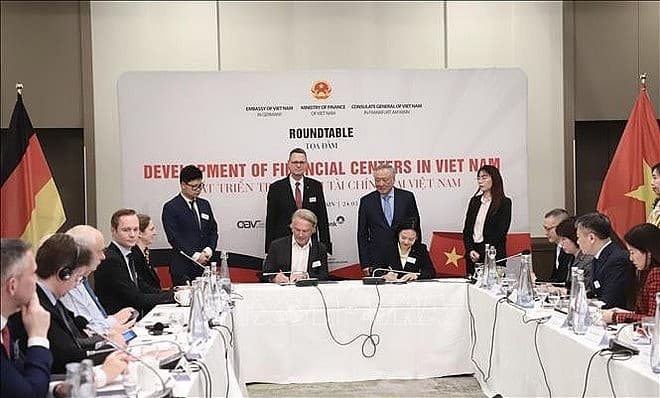 Int’l financial centre ensures Vietnam’s sustainable financial growth: Experts