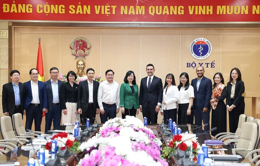 Health Ministry, Sanofi strengthen cooperation in pharmaceutical industry development