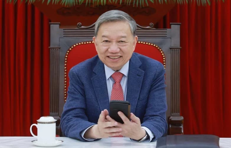 Vietnamese Party chief holds phone talks with US President