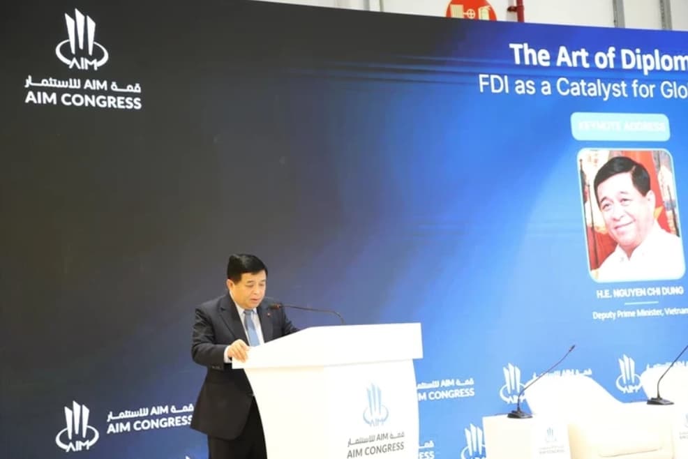 Deputy PM Nguyen Chi Dung addresses AIM Congress 2025 in UAE