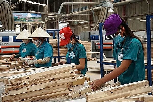 Vietnam’s wood exports surge in early 2025, but face mounting headwinds