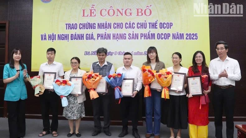 Da Nang awards certificates to 11 4-star OCOP products in 2025