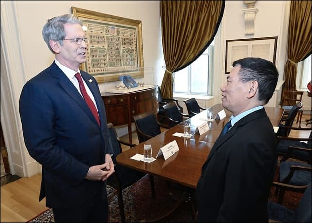 Deputy Prime Minister Ho Duc Phoc met Secretary Scott Bessent, Secretary Howard Lutnick