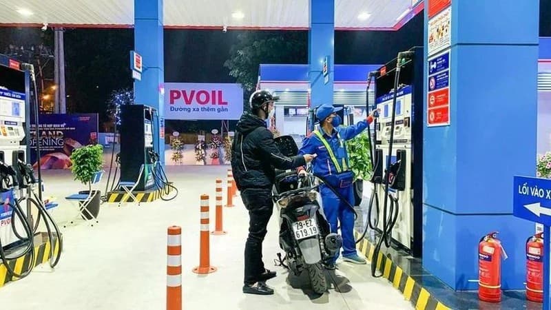Petrol prices fall for second consecutive adjustment