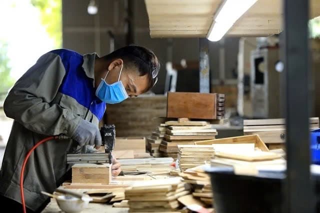 Local businesses should strengthen links to overcome global challenges: Experts