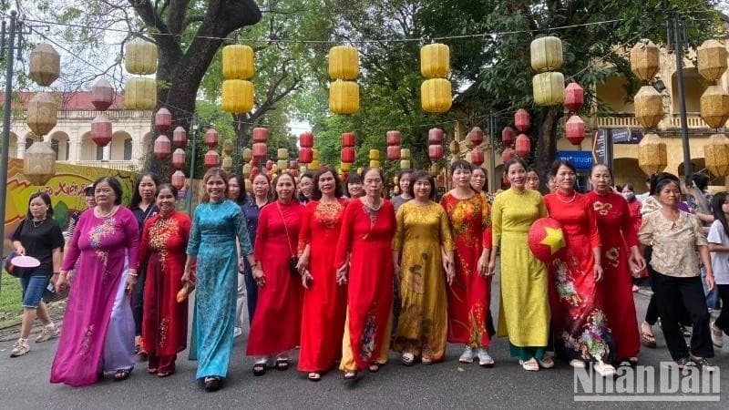 Ha Noi welcomes over 875,000 visitors during April 30 – May 1 holiday