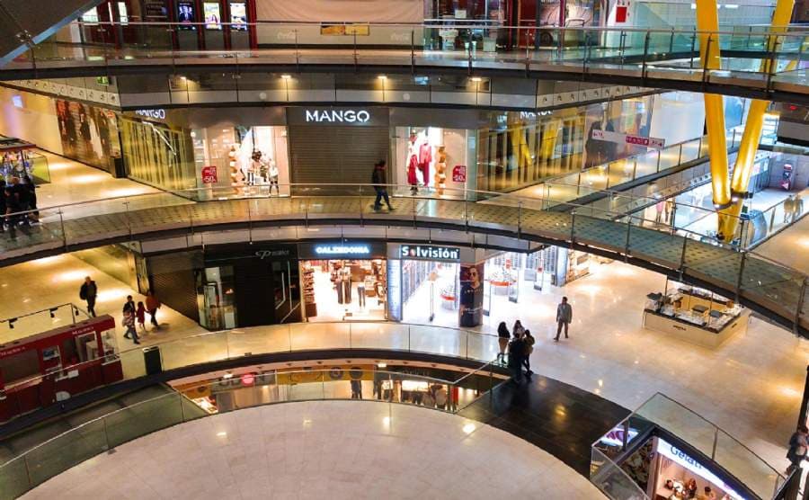 Why Physical Retail Still Matters in Viet Nam’s E-commerce Era?