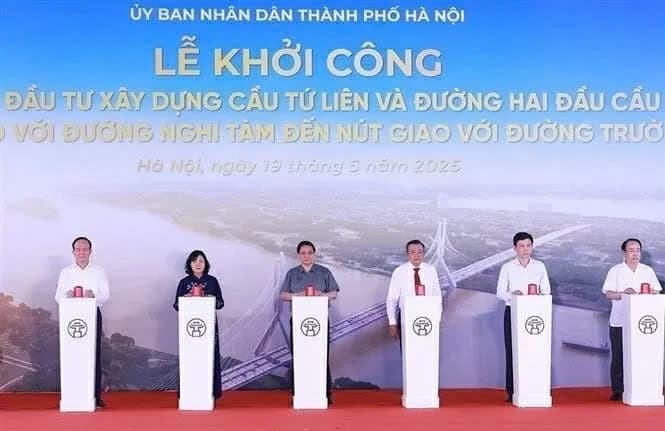 Prime Minister Pham Minh Chinh launches construction of Tu Lien bridge in Hanoi