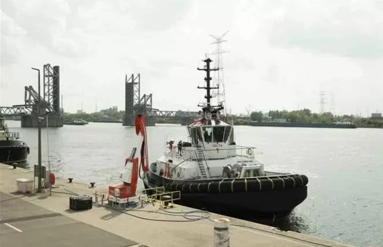 Vietnamese-made electric tugboat operates at Belgium, showcasing green shipbuilding capabilities