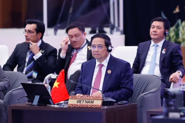 Prime Minister describes businesses as "heart" of ASEAN growth