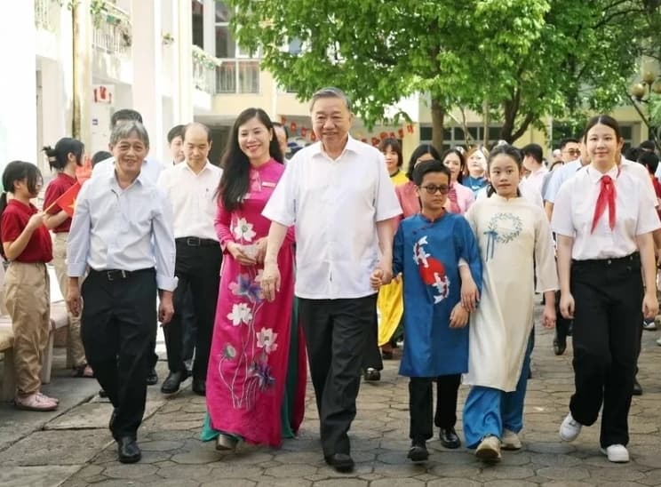 Party General Secretary To Lam visits two schools for students with disabilities in Hanoi