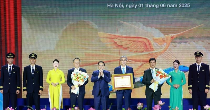 Viet Nam Airlines must follow modern, sustainable development path: PM