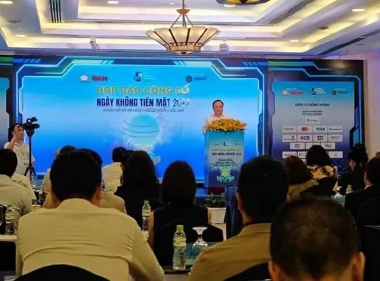 Ho Chi Minh City begins the 6th cashless day programme