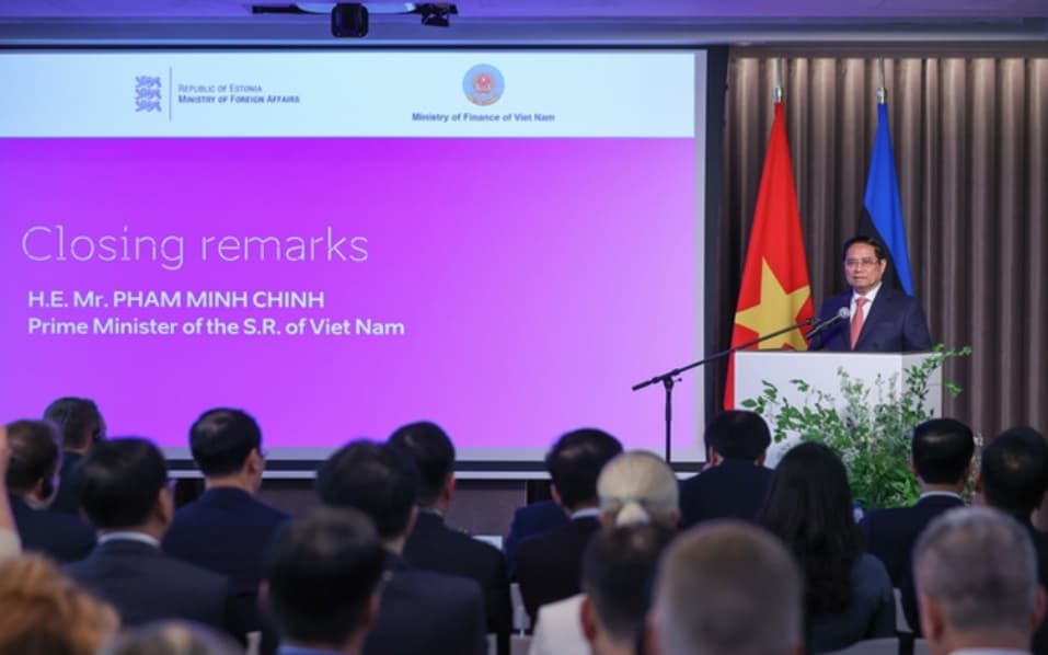 Prime Minister attends Viet Nam-Estonia Business Forum in Tallinn