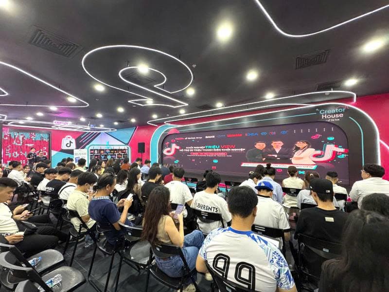 Vietnam enables 20 million young people to launch e-commerce startups