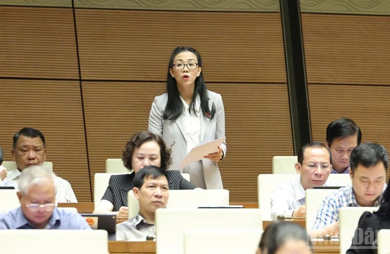 Lawmakers scrutinise dual-city international financial centre plan