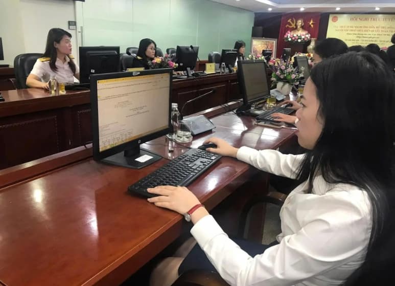 Hanoi household businesses support e-invoice shift