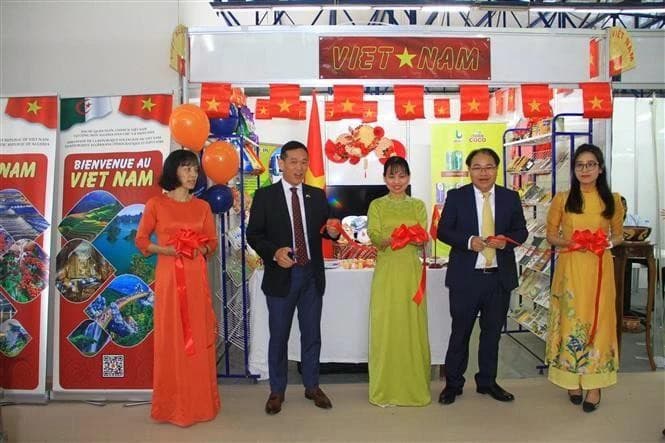 Vietnamese products grab spotlight at Algiers int'l fair 2025